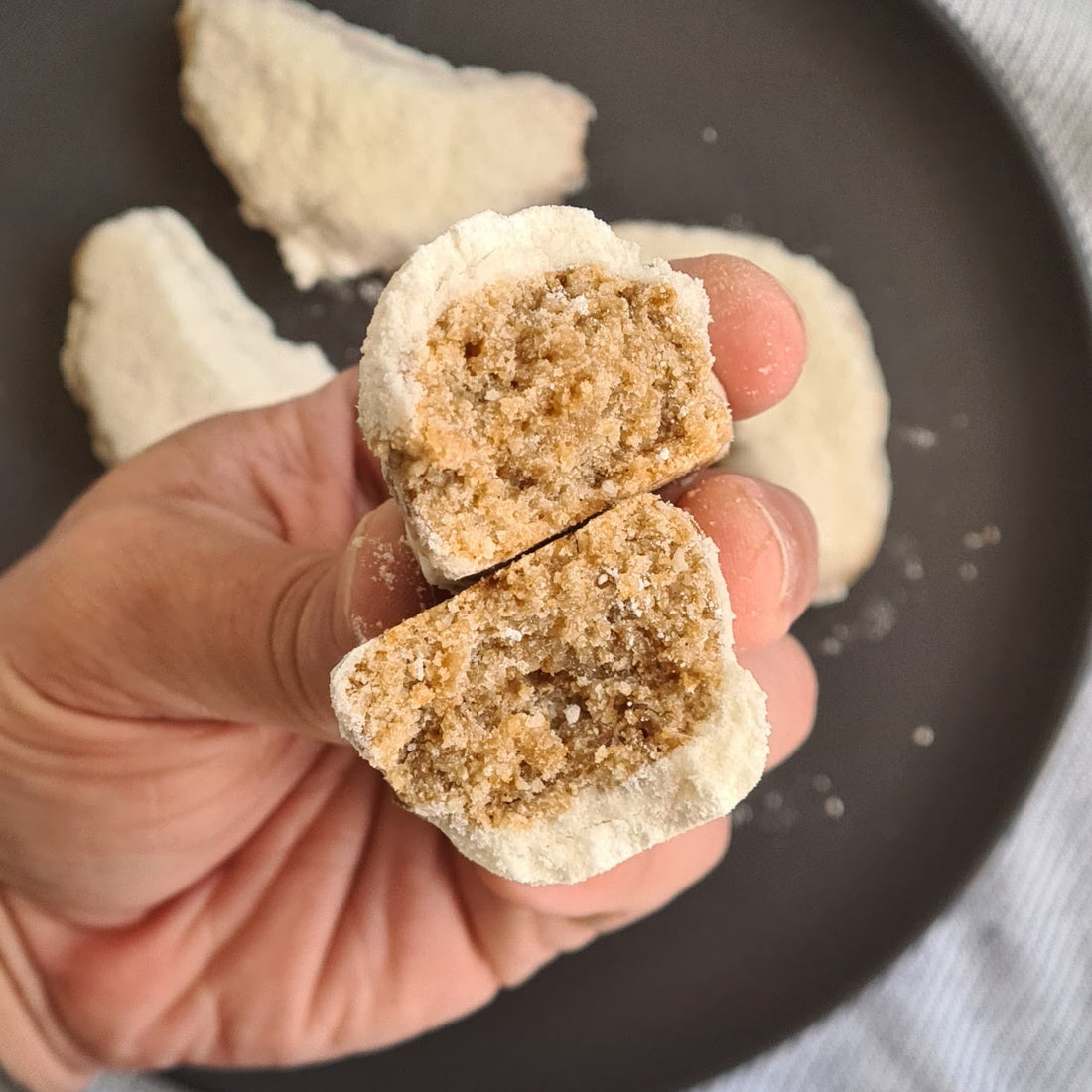 [RECIPE] almond and vanilla crescent cookies